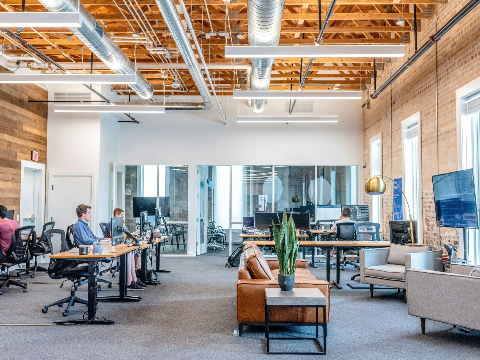 Modern, világos irodatér, B2B beszerzési partner